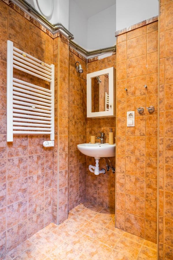 Sofia'S Vintage Gem: Spacious 2Bd Flat On Solunska Apartment Exterior photo